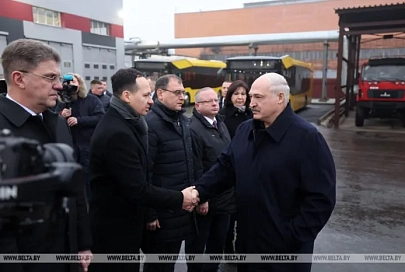 Лукашенко требует развивать в Беларуси производство автомобильных электродвигателей