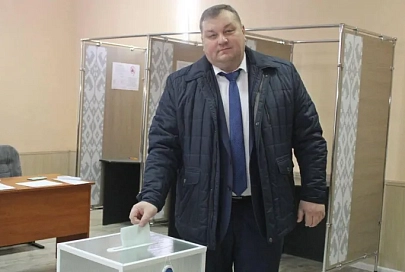 В детской школе искусств Добруша досрочно проголосовал первый заместитель председателя облисполкома Дмитрий Петрожицкий