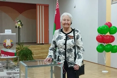 Участница Великой Отечественной войны Аэлита Самсонова исполнила свой гражданский долг на участке для голосования №70 в средней школе №11 Гомеля