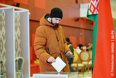 Гомельчане активно голосуют на участке для № 74, расположенном в ОКЦ