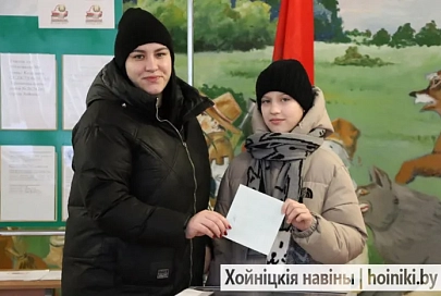 Избиратели Хойникщины активно не только голосуют, но и посещают торговые точки, расположенные на участках для голосования