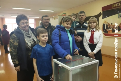 Мы этого дня ждали! Многодетная семья Коровкиных из Гомеля проголосовала на выборах Президента Беларуси