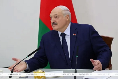 "Если вы дураки, идите". Лукашенко рассказал, как беглые готовили "недомитинг" в Варшаве в день выборов