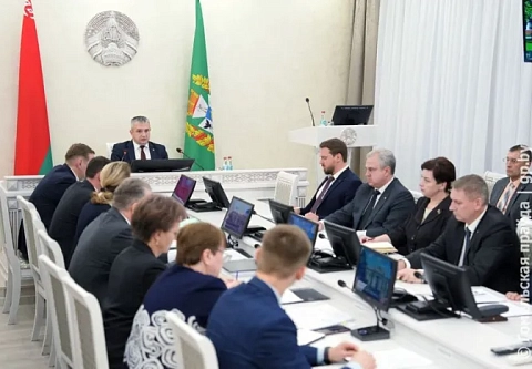 Экстренная помощь при инсультах и подготовка кадров: председатель облисполкома Иван Крупко провел совещание по вопросам здравоохранения