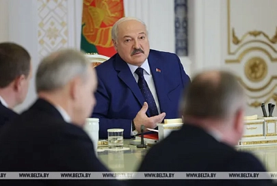 "Подписываю автоматически". Лукашенко поручил не разводить бюрократию, а больше решений принимать на местах