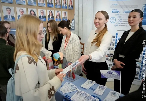 Инженер, следователь или врач? Профориентационная выставка вузов области проходит в Гомельском медуниверситете