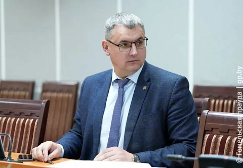 Почему на остановке «Прудковский рынок» по улице Огоренко в Гомеле убрали скамейки и можно ли найти управу на курильщиков в подъезде