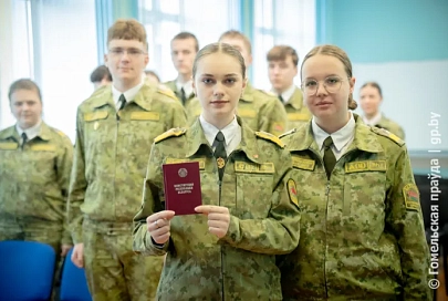 В гомельской школе № 3 имени Д. Н. Пенязькова урок, посвященный Дню Конституции Республики Беларусь, прошел в формате диалоговой площадки