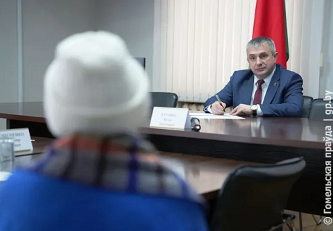 Будет ли в райцентре построен бассейн? Председатель облисполкома Иван Крупко провел прием граждан в Наровле