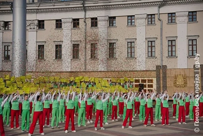 ФОТОФАКТ: Республиканский праздник «Гомель – молодежная столица – 2025» завершился ярким флешмобом