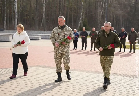 О ком плачут камни? На мемориальном комплексе «Ола» участники народного возложения вспомнили трагедию Хатыни