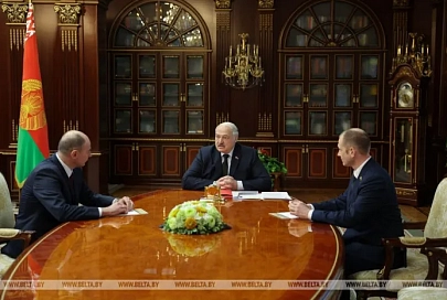Лукашенко - чиновникам: наша жизнь ничто по сравнению с тем, что мы должны сделать для страны