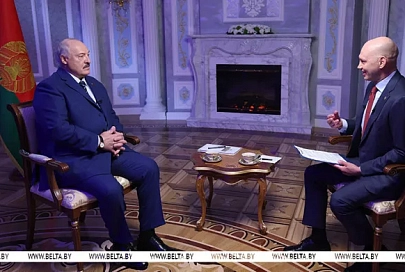 При чем тут Ельцин? Лукашенко рассказал, почему День Победы отмечает в двух столицах