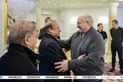 Александр Лукашенко и Шахбаз Шариф провели неформальную встречу