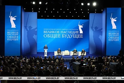 Лукашенко объяснил, почему важно, "зубами уцепившись", держаться за историческую память