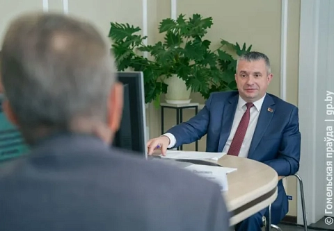 Сделать всё с учетом интересов граждан: прием граждан провел в Брагине председатель облисполкома Иван Крупко
