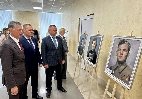 Есть в красках Победы оттенки войны. Уникальный творческий проект, посвященный 80-летию Великой Победы, представили в Доме профсоюзов