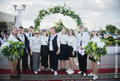 Громко, трогательно и красиво: в Гомеле лучшие выпускники страны собрались на республиканском празднике «Последний звонок»