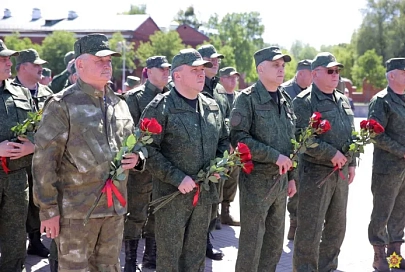 Память — в сердцах всех поколений: участники военных сборов возложили цветы к Вечному огню в Брестской крепости