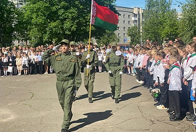 Торжественные линейки, посвящённые окончанию учебного года, прошли в жлобинских школах