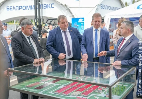 Настрой на новые контракты: выставку «Белагро» посетил губернатор Иван Крупко