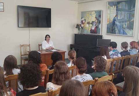 Профсоюз рассказал выпускникам колледжей о том, на что обращать внимание при устройстве на работу