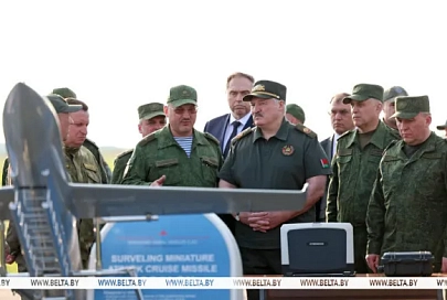 Глава государства ознакомился с образцами беспилотников, состоящими на вооружении в белорусской армии