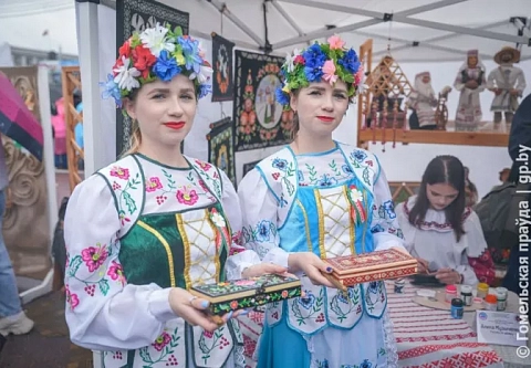 Пирог дружбы и хоровод единства: на площади Ленина в Гомеле работали основные площадки фестиваля славянских народов 