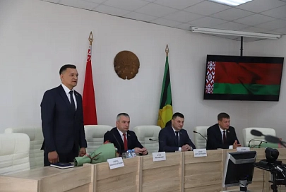 Депутаты Буда-Кошелевского районного Совета депутатов на 16-й внеочередной сессии утвердили Валентина Ундруля в должности председателя райисполкома
