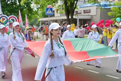Коллектив строительного унитарного предприятия «Мозырская ПМК № 106» ОАО «Полесьестрой» поздравляет с главным государственным праздником ‒ Днем Независимости Республики Беларусь!