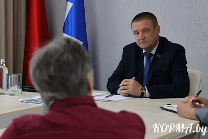 Член Совета Республики Леонид Заяц провел личный приём граждан в Корме