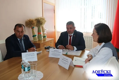 Александр Новиков провел прием граждан в Лоеве