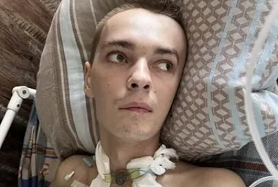 Сейчас у парня работают только глаза. 25-летний Дмитрий Блин нуждается в помощи неравнодушных белорусов