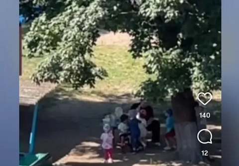 Умыла детей песком.  Правильно сделала?