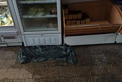 Протекающая крыша и просроченные продукты: МАРТ проверил сельский магазин в Петриковском районе