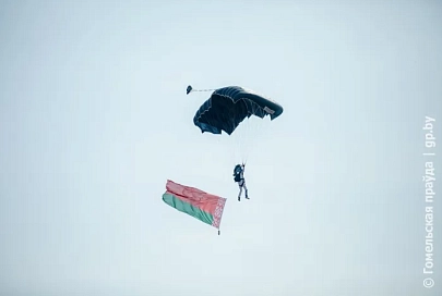 Председатель облисполкома Иван Крупко поздравил воинов и ветеранов ВДВ с Днем десантников и сил специальных операций Вооруженных Сил Республики Беларусь
