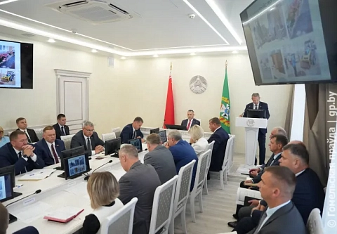 Конкурсная чистота: на аппаратном совещании в облисполкоме обсудили ход уборочной кампании и благоустройство парковочных мест