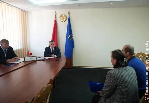 Вопрос останется на контроле: губернатор Иван Крупко провел прием граждан в Лельчицах