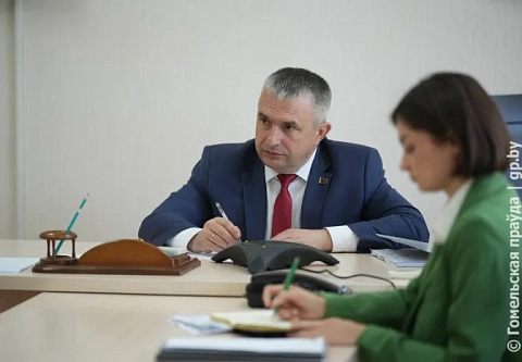 Самокат у скамейки и земельный спор: председатель облисполкома Иван Крупко провел прямую линию