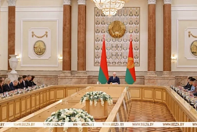 Лукашенко: дайте мне экономику, а за остальное спрашивайте