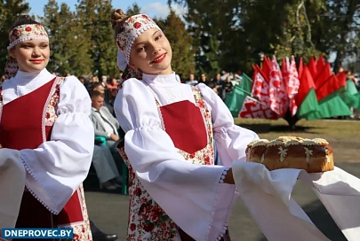 В агрогородке Ровенская Слобода Речицкого района проходит районный фестиваль тружеников села «Дажынкі-2025»
