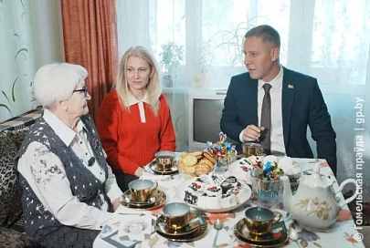 Помощник Президента — инспектор по Гомельской области Руслан Пархамович поздравил классного руководителя Главы государства