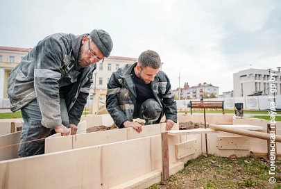 Сквер в Гомеле: интернет лает, благоустройство идет
