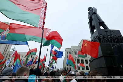 День трудовых достижений и важных открытий. Лукашенко подчеркнул созидательный смысл праздника 7 ноября