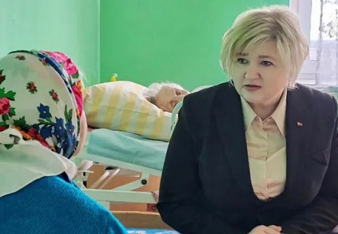 «От всей души»: Профсоюзные лидеры Гомельщины привезли тепло и заботу одиноким пожилым людям в город Туров