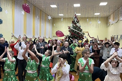 Новогодняя сказка и солидная финансовая поддержка: профсоюзы и транспортные предприятия Гомельщины поддержали Бабичскую школу-интернат