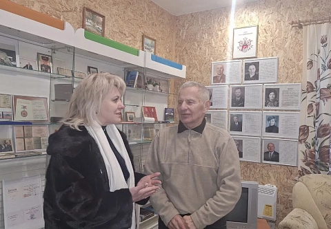 Наталья Звенигородская в рамках акции «От всей души» поздравила с праздниками ветерана профдвижения из Ельска