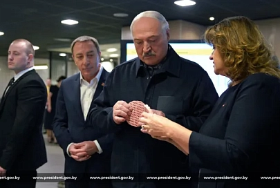 Лукашенко 8 марта приехал в один из ресторанов сети "Мак.бай"