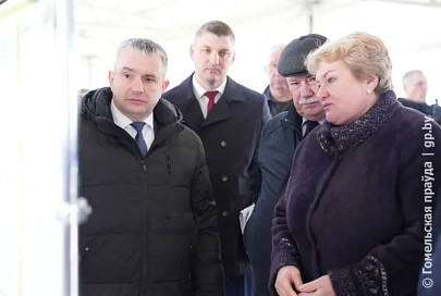 Телятам должно быть не холодно. Иван Крупко ознакомился с технологией содержания скота на МТК в Будках