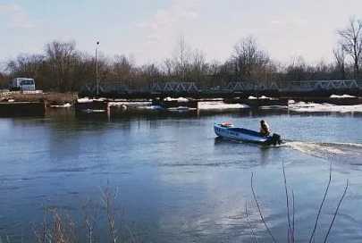 В Корме из-за ледохода развели мост через Сож
